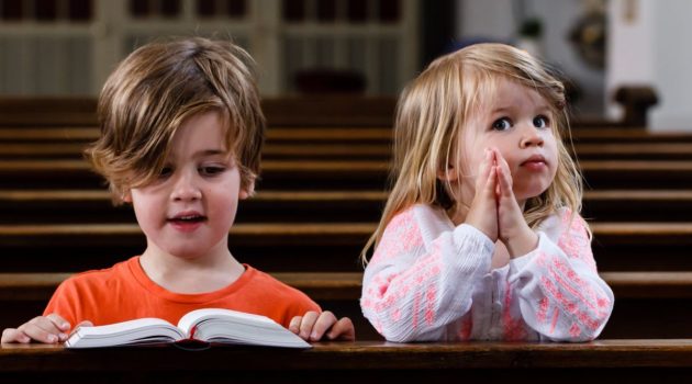 Carta a los papás que siguen llevando a sus alborotados hijos a misa, semana tras semana