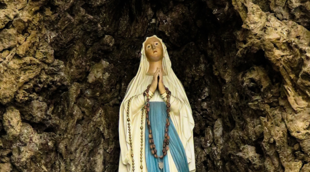 Historia objawień i kultu w Lourdes